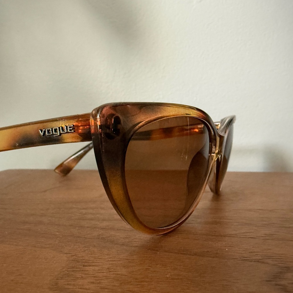 Vogue Eyewear Brown Tortoiseshell Oversized Sunglasses